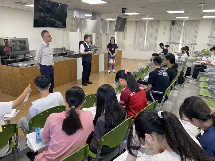 112年分科衝刺,師生為考生加油圖片