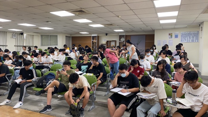 112年分科衝刺,師生為考生加油圖片